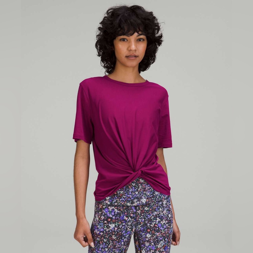 ⬇️ Lululemon Crescent T-Shirt Magenta Purple Size 8